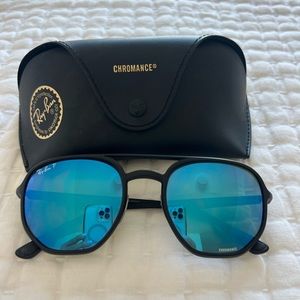 Ray-Ban Chromance Matte Black Polarizes sunglasses